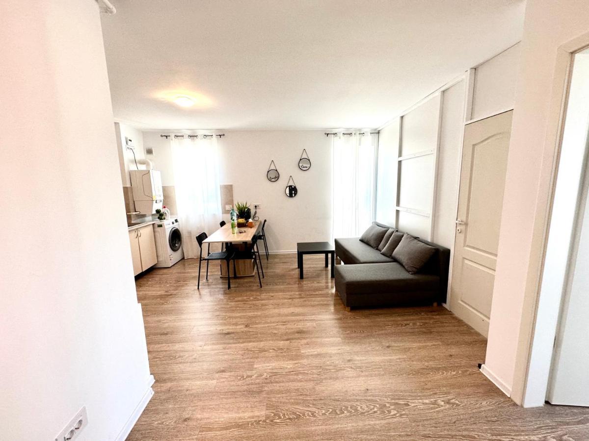 Kasper Coresi Mall - Rise Private Apartments & Suites Μπρασόβ Εξωτερικό φωτογραφία