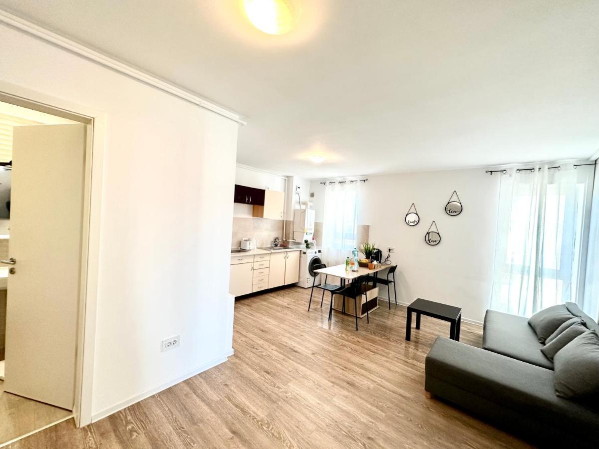 Kasper Coresi Mall - Rise Private Apartments & Suites Μπρασόβ Εξωτερικό φωτογραφία