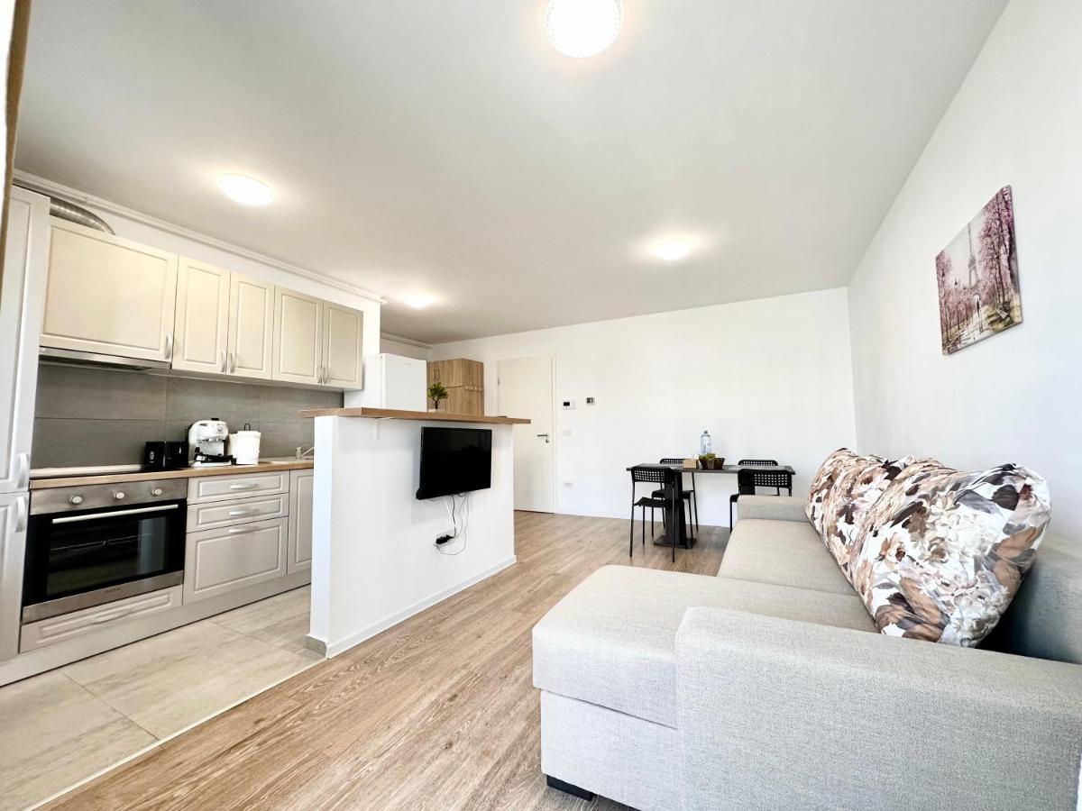 Kasper Coresi Mall - Rise Private Apartments & Suites Μπρασόβ Εξωτερικό φωτογραφία