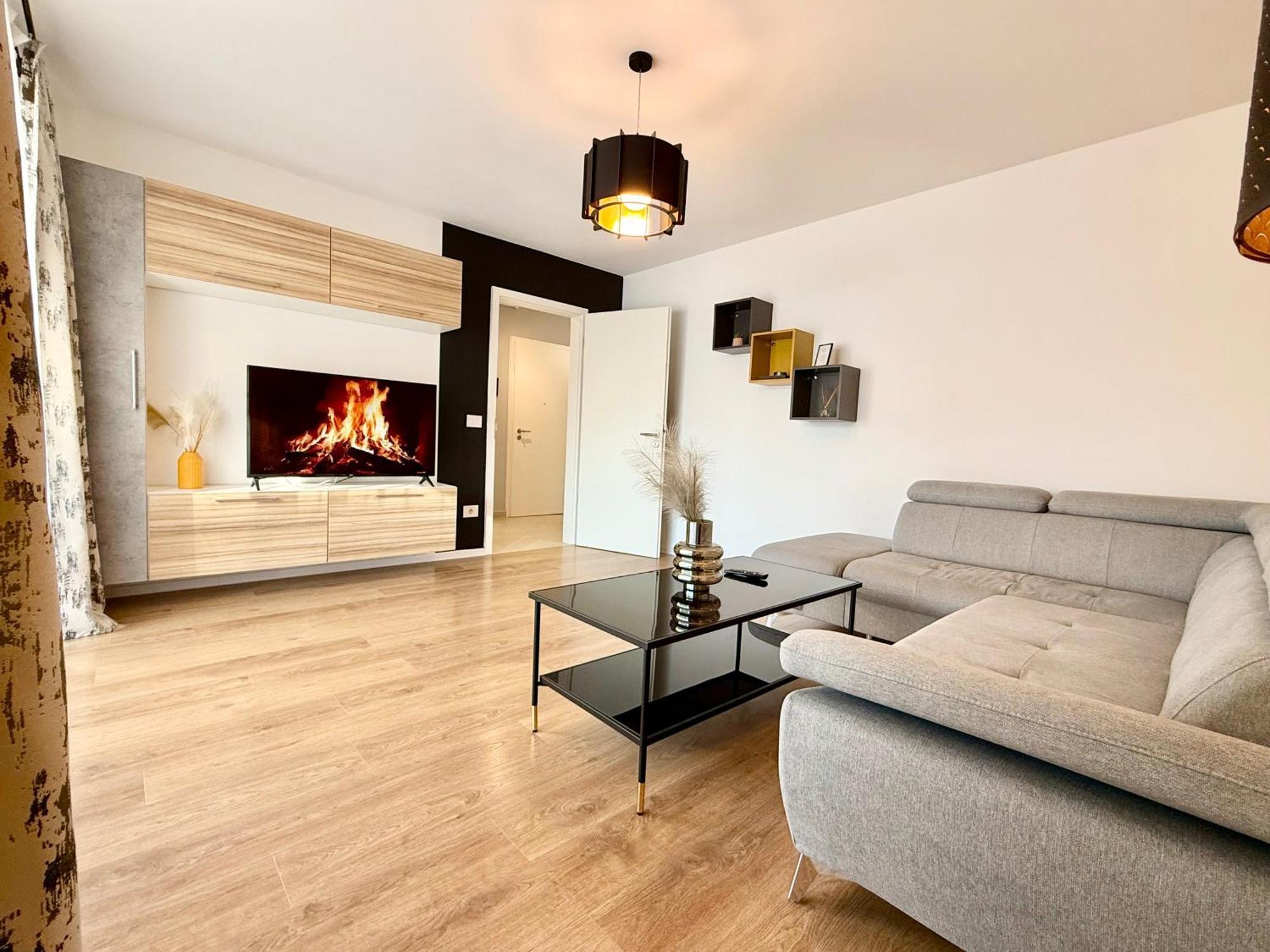Kasper Coresi Mall - Rise Private Apartments & Suites Μπρασόβ Εξωτερικό φωτογραφία
